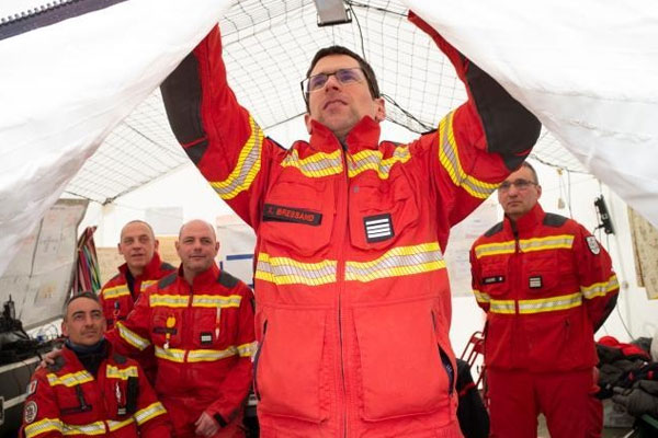 French search and rescue team