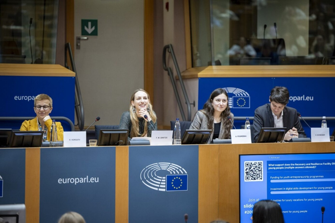 European Youth Week breakout session showcasing the benefits of the Recovery and Resilience Facility for young people