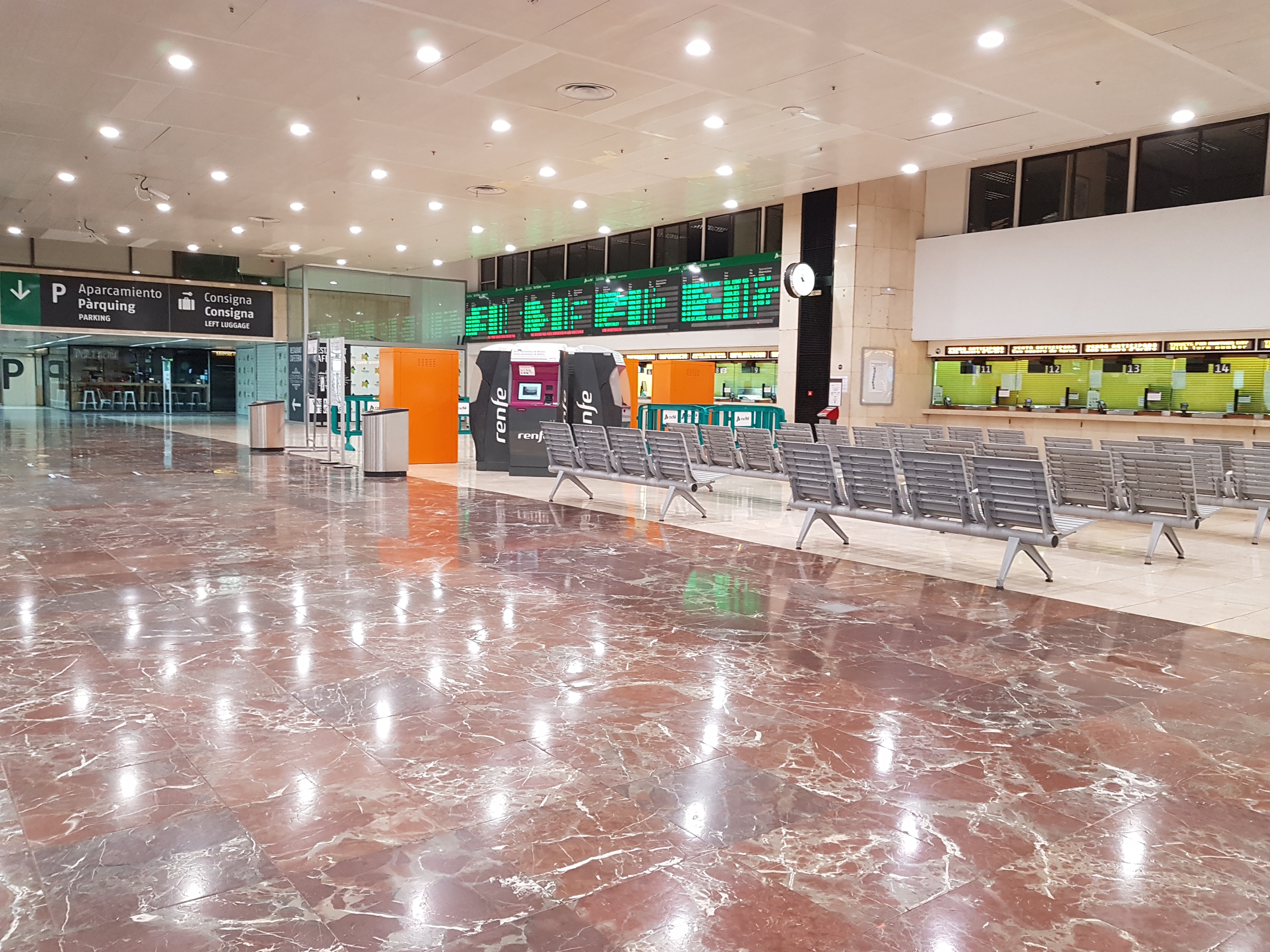 Improvement of the travel experience at regional train stations in Catalonia