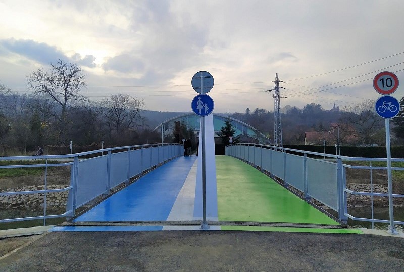 Cycle path near the University of Prešov with connection to the cycle lane