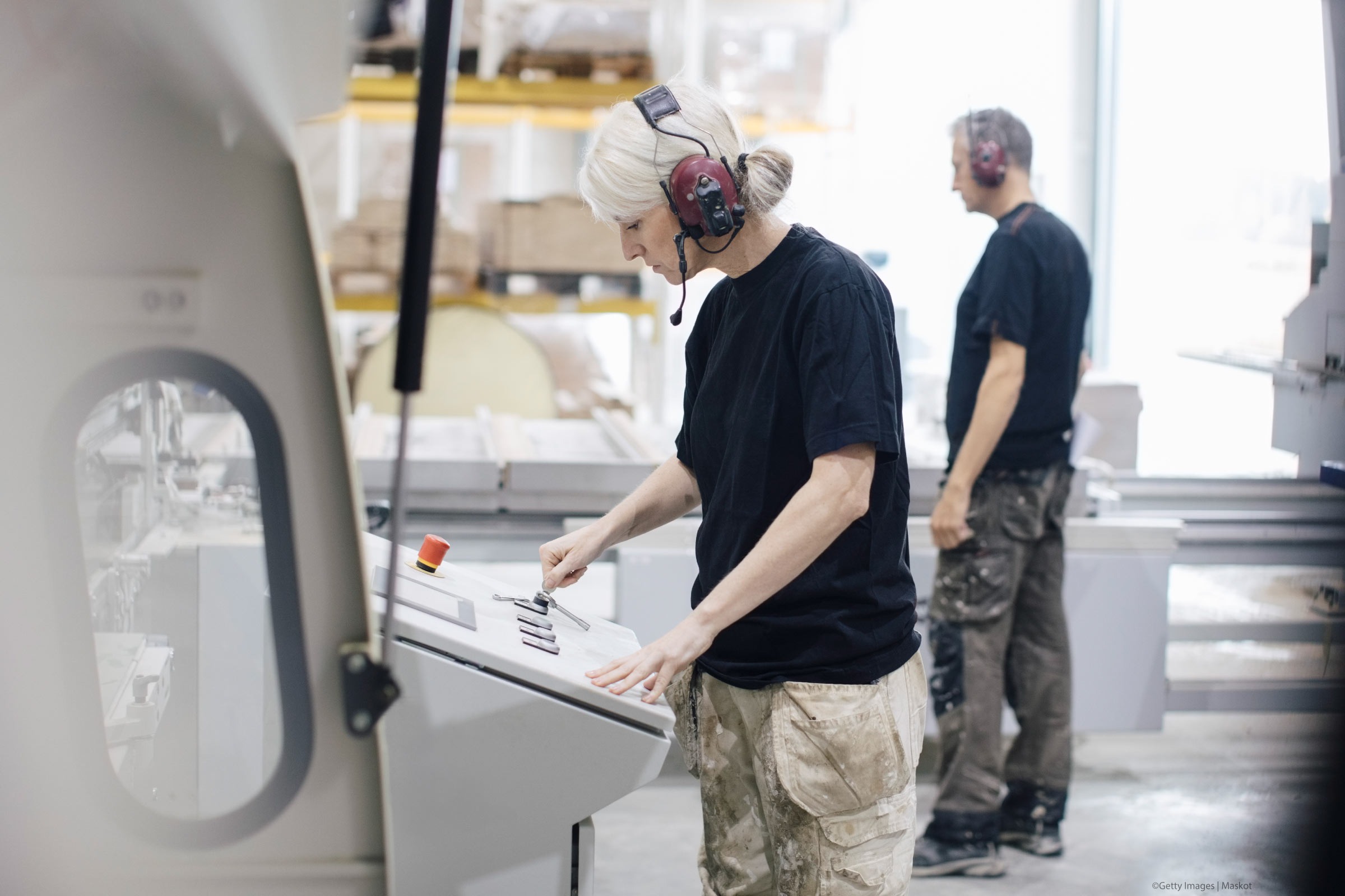 Commission proposes new measures to boost EU industry and jobs