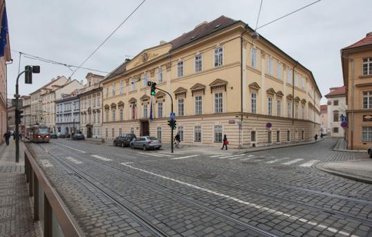 School curricula fit for the digital age