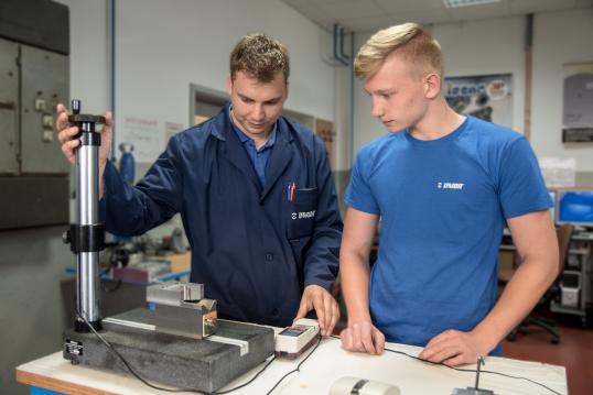 Development of an advanced vertical modular machining center with cryogenic cooling 2