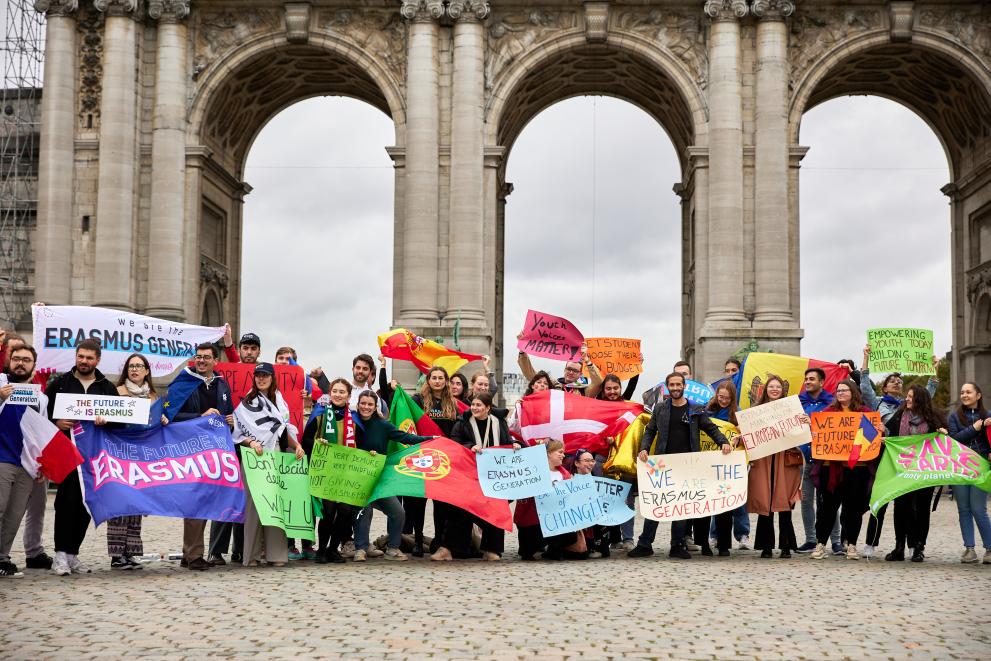 Flag parade at the Parc du Cinquantenaire organised by the Erasmus Student Network (ESN)