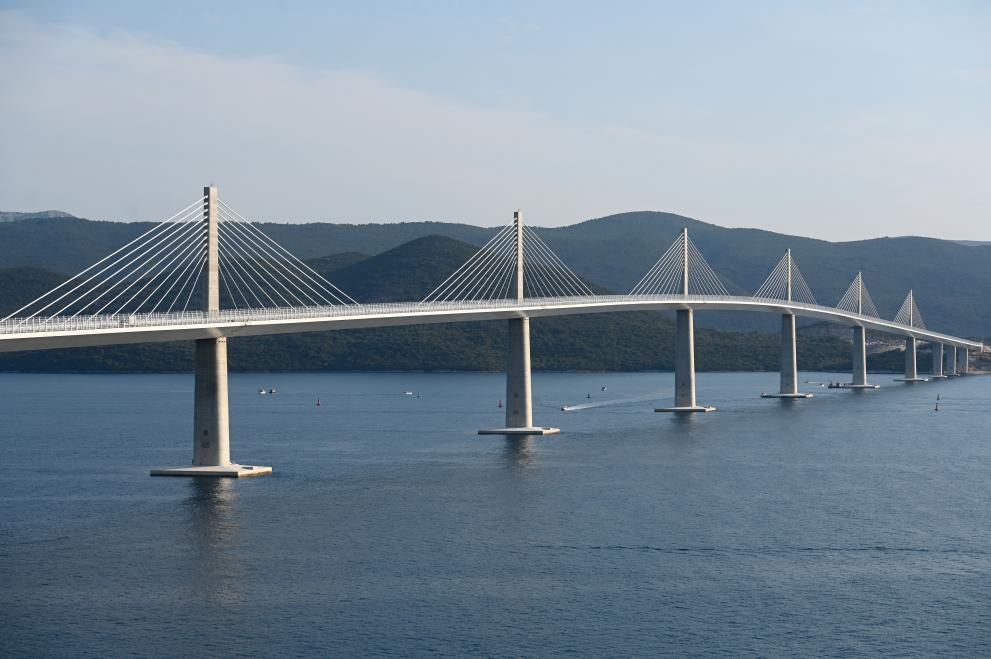 Large bridge over a body of water