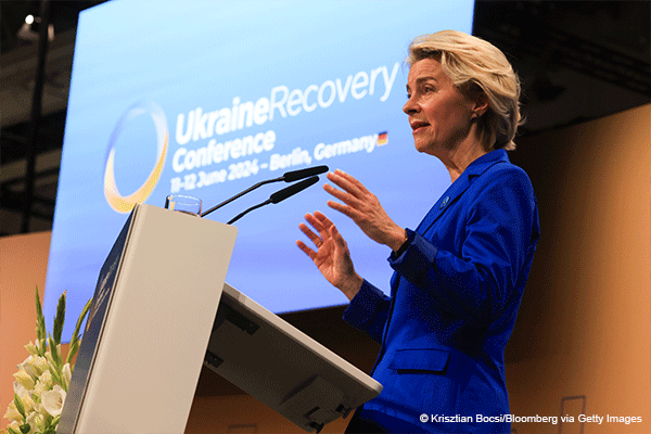 乌尔苏拉·冯德莱恩在柏林举行的乌克兰复苏会议上发表讲话